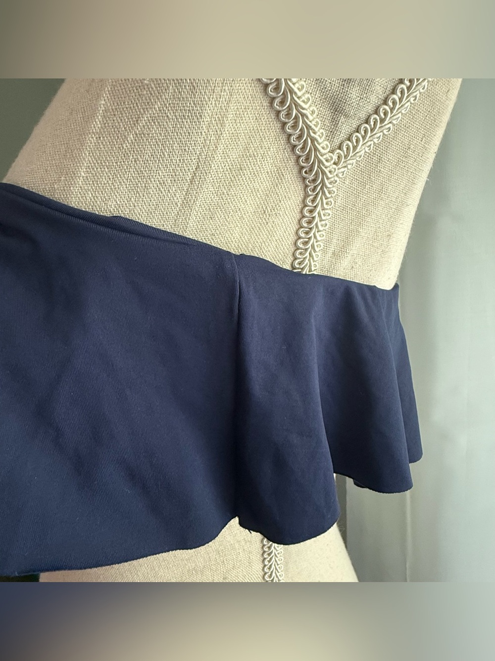 L*Space Navy Blue Strapless Ruffle Bikini Swim Top / Small / LIKE NEW! 💙 - Picture 3 of 4